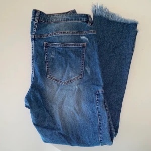 Jeans  - Frakten är inräknad i priset.