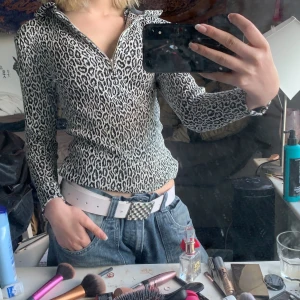 Leopard tröja - Jättefin tröja i leopardmöster. Superfint skick! Storlek XS.