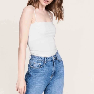  - Scarlet linne från Gina. Använt fåtal gånger, storlek M men passar som S.