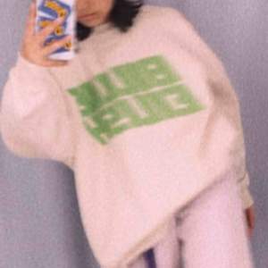 Billie eilish sweatshirtklänning från Hm. Köpt för 250. Använd 1 gång. Möts i Stockholm eller posta. Skriv frågor privat 