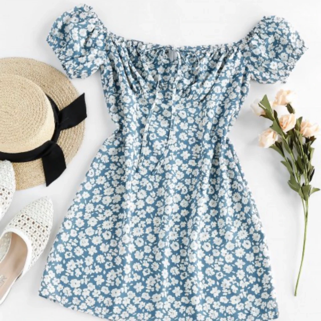 Somrig ljusblå klänning