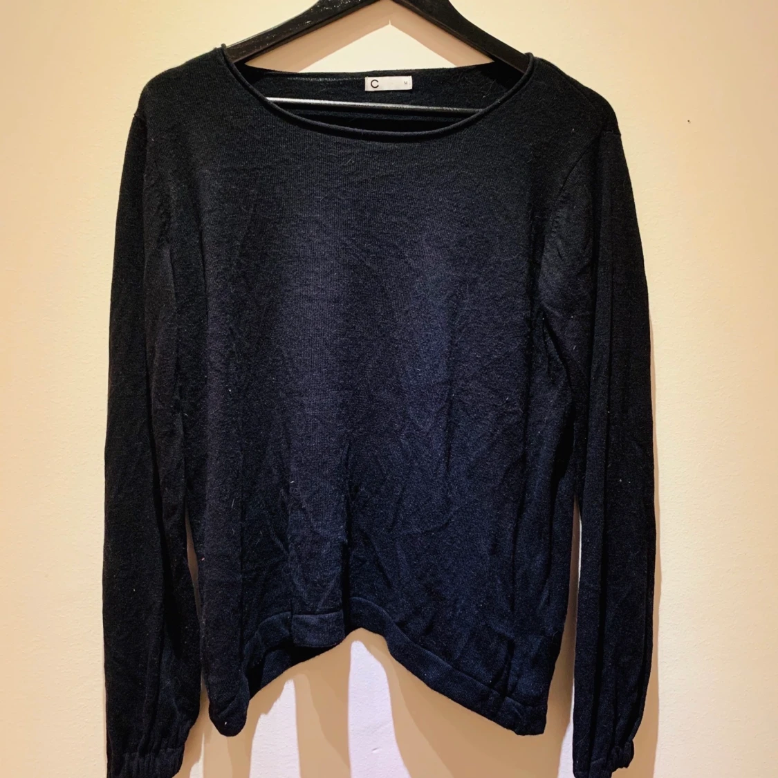 Svart tröja med detalj  - 90