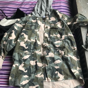  militär jacka :)  - Skriv till mig ifall ni vill ha bilder där jag har på mig den eller vid andra frågor :)