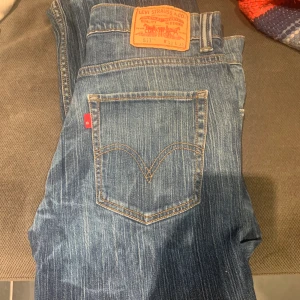 Levis jeans 502 & 511 - Säljer Levis jeans i modellerna 502& 511. Storlek ses på bilden.                                                                                              PRIS: 250kr st
