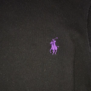 RALPH LAUREN - Såå snygg och skön tröja från Ralph Lauren. 100% bomull, jätteskön och superb kvalite. Strl S. 200inkl vanlig frakt.