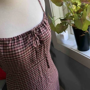  - Superfin rutig sommarklänning från PULL&BEAR. Helt oanvänd då den inte passar. 