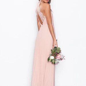 Ny långklänning - Rosa långklänning. Oanvänd. 