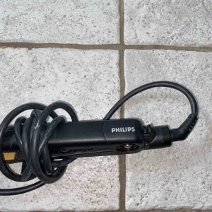  - Plattång från Philips, sjukt bra bränner inte håret säljer för att jag fick en ny och behöver inte två stycken.
