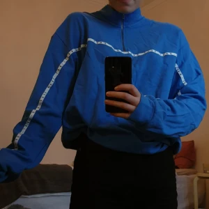  - Säljer en oandvänd junkyard tröja. Väldigt stor och mysig! Kan mötas i stockholm eller frakta för 40 kr 😊