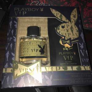 Playboy parfym och shower gel, öppnad men inte använd. Köparen står för frakt!