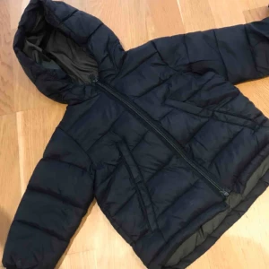  - En mjuk och skön jacka från zara. Finns två st i ny sick 