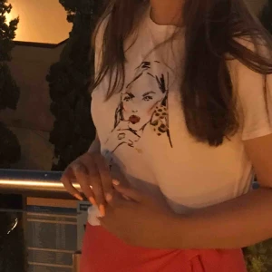  - Superfin T-shirt från Gina Tricot