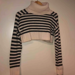  - Stickad magtröja med långa armar, oanvänd 