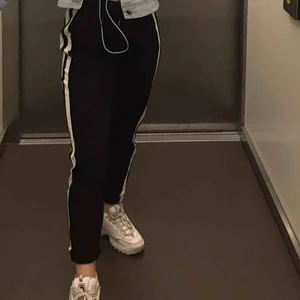  - Säljer dessa byxor! Köpta för ca 300kr säljer för 100kr inklusive frakt 