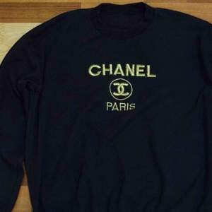 SÖKER äkta Chanel vintage ”Bootleg” tröjor eller t-shirts