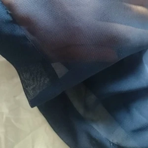  - Transperant mörkblå topp, använt endast två ggr.