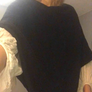  - Super snygg och enkel, aldrig använd. Köpt på Gina för ca 1 år sedan, nypris 199kr. Fraktar men köparen står för frakt🥰