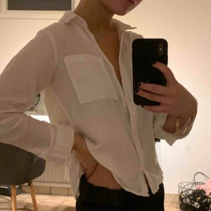  - Jätte Finn linne skjorta från Zara barn. Strl 152 men passar XS gräns till S. Frakt runt 30kr.