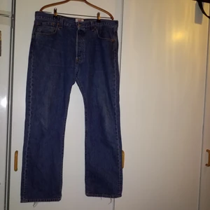  - Äkta levi's 501-or, lite lagom slitage, hela och fina 