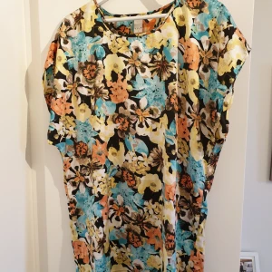  - Oversized klänning från Vila. Frakt tillkommer! 