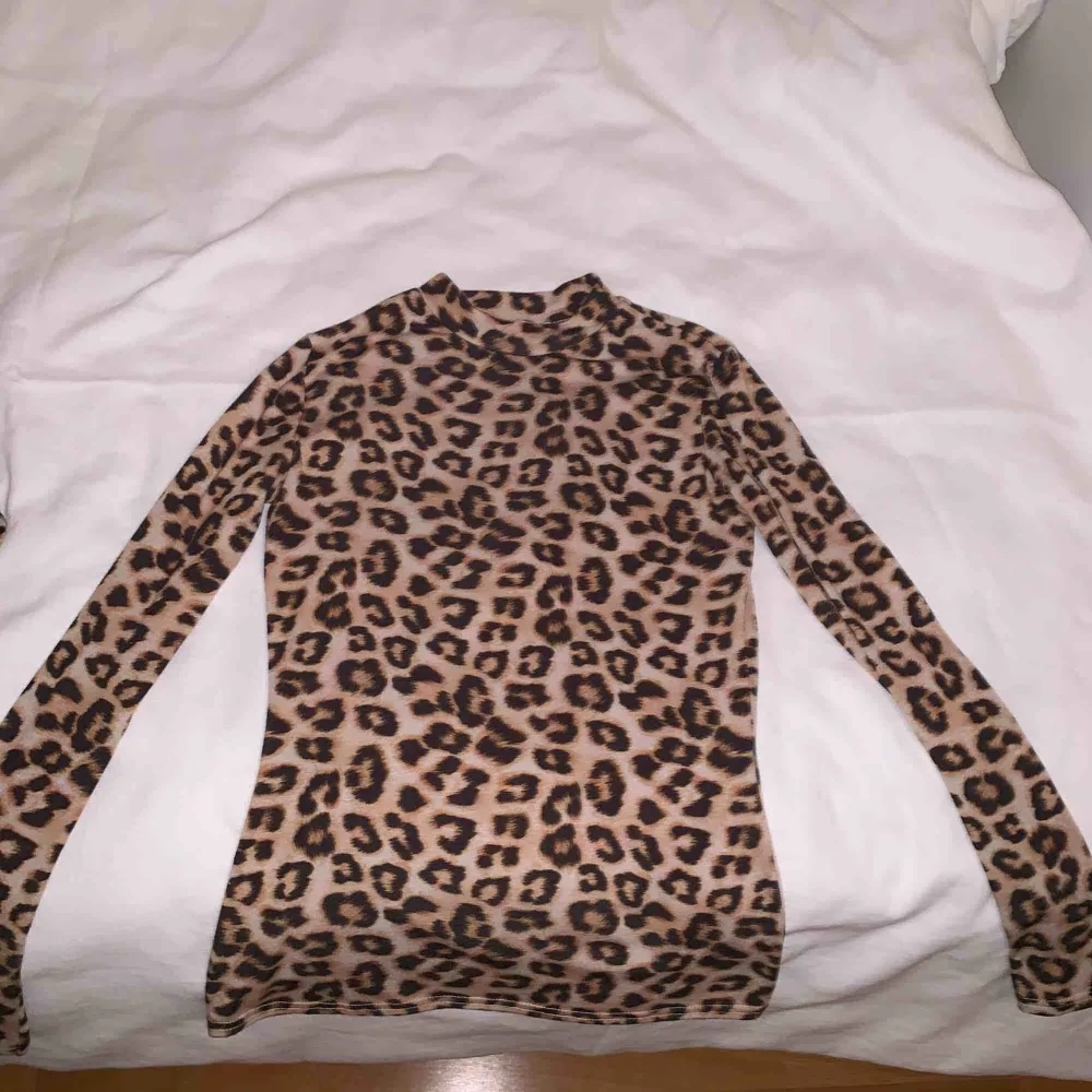 Leopard tröja från Nelly trend, väldigt populär och fin. Tröjor & Koftor.