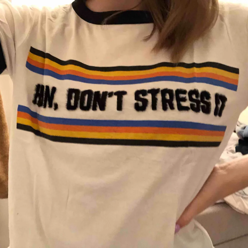 En super cool tröja från Zara! Det står: hun, don’t stress it. Texten är ”fluffig”❤️ Frakt: 18kr. T-shirts.