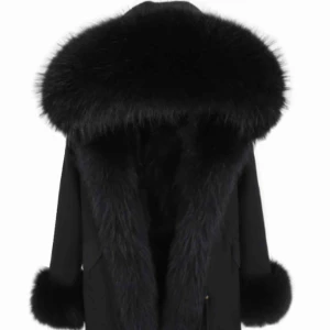  - Pälsjacka med stor päls på luvan, ärmarna och hela jackan inuti är fodrad med päls! Köpt för 8,000kr. Mycket bra skick på jackan! 