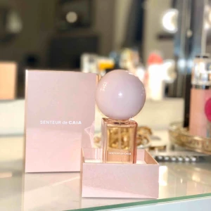  - Senteur de caia parfym, endast testad. Säljes pga likande parfym hemma redan..  nypris: 595kr