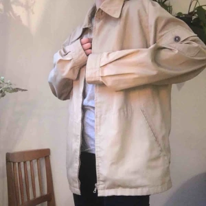  - Svinsnygg jacka från Levis! Superbra skick. Använd fåtal gånger!  Nypris: 650 kr :-) vintage ❤️💖