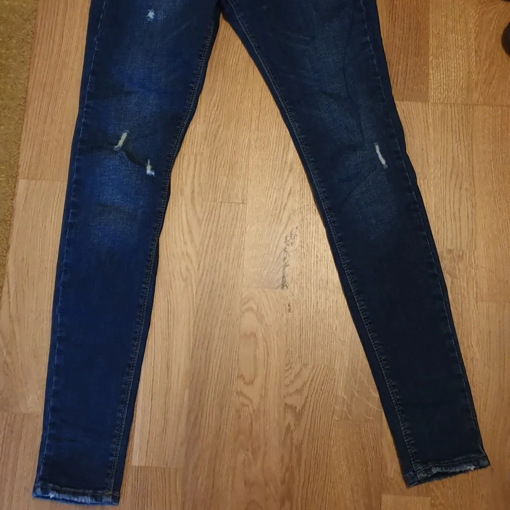 Almost new skinny, high waist jeans, very nice but don't fit me :( size 27, 95% cotton 5% elastic. Meet in Malmo/Lund or shipping is on you.. Jeans & Byxor.