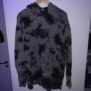  - Grizzly hoodie 8/10 skick Passar som efter storlek