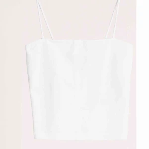 vitt linne ifrån Gina - jättefint vitt linne ifrån Gina tricot❣️ tyvärr för litet för mig, storlek XS. 