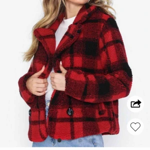  - säljer denna suuuupersnygga jacka som endast är använd 1 gång från only 