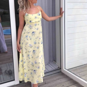  - En super fin klänning ifrån Asos. Använd en gång🌟💘