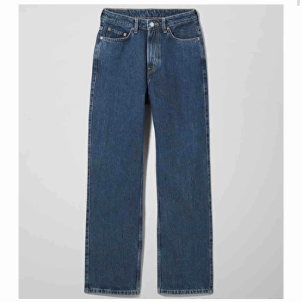 Snygga nya jeans från weekday. Dock för stora i midjan på mig :-(. Jeans & Byxor.