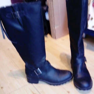  - Stövlar storlek 40