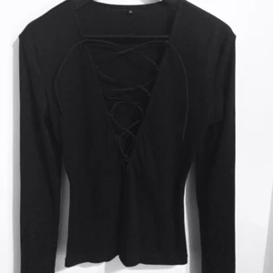  - Svart snörad tröja som aldrig använts!


Kan skickas emot fraktkostnad eller mötas runt om Stockholm! Priserna på alla mina saker kan diskuteras då jag vill bli av med allt! 