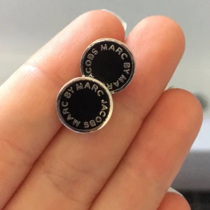  - Örhängen från Marc by marc Jacobs använda Max 2gånger