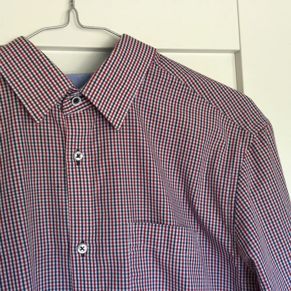 Knappt använd selio skjorta i storlek M custom fit. Skjortor.