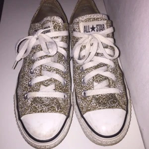  - Converse sneakers, använt men helt ok skick 