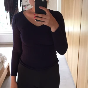  - Mjuk och fin tröja köpt i Paris.