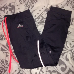  - Säljer mina oanvända tränings byxor. Vid fler bilder skriv i chatten! 
