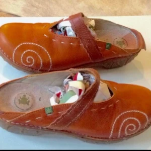  - El Naturalista/ size 40/ 299kr Ordinarie pris 1200kr Köper du flera grejer eller skor får du bättre rabatt 