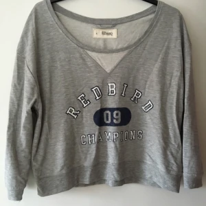  - Redbird tröja, något kortare och mer rak form