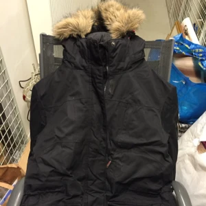  - Mc Kinley Vinter/ Höstjacka size 42. Ord pris 1890kr
Unisex svart hämtas vid Aspudden 