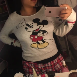  - Musse pigg tröja köpt i hm :) står 34 men passar 34/36/38