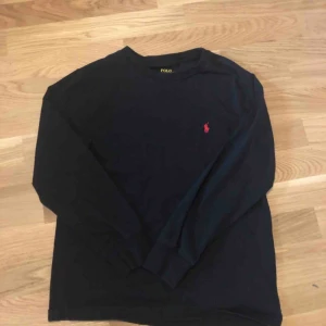  - Svart Ralph lauren långärmad tröja Använd 1 gång  Köpt från kodsbrandstore