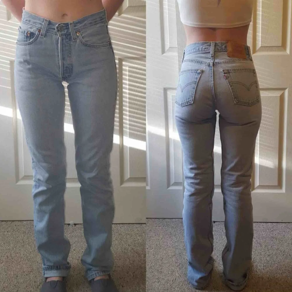 Snygga Levis jeans. Högmidjade storlek S. Fint skick!. Jeans & Byxor.