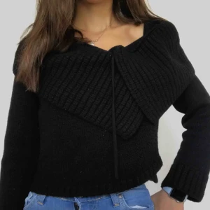  - Underbart varm och mysig kofta till vinterns kalla månader! Färgen gör att du lätt kan matcha den med allt. Frakt tillkommer