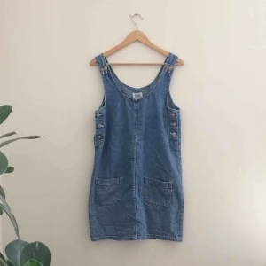  - Finfin jeansklänning, köpt på secondhand